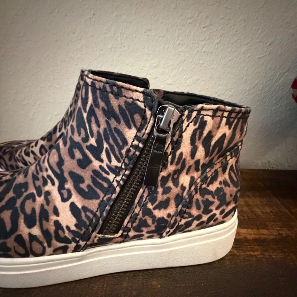 Naturalizer Cheetah Sneakers, Sz 7.5, Like New